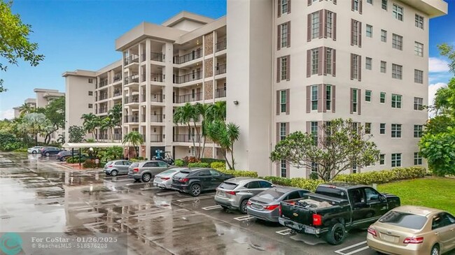 Building Photo - 3000 N Palm Aire Dr