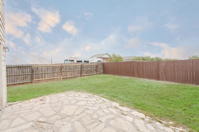 Building Photo - 3 bedroom Townhome in NW side for Rent! 50% off first months rent: November 2023 Special!