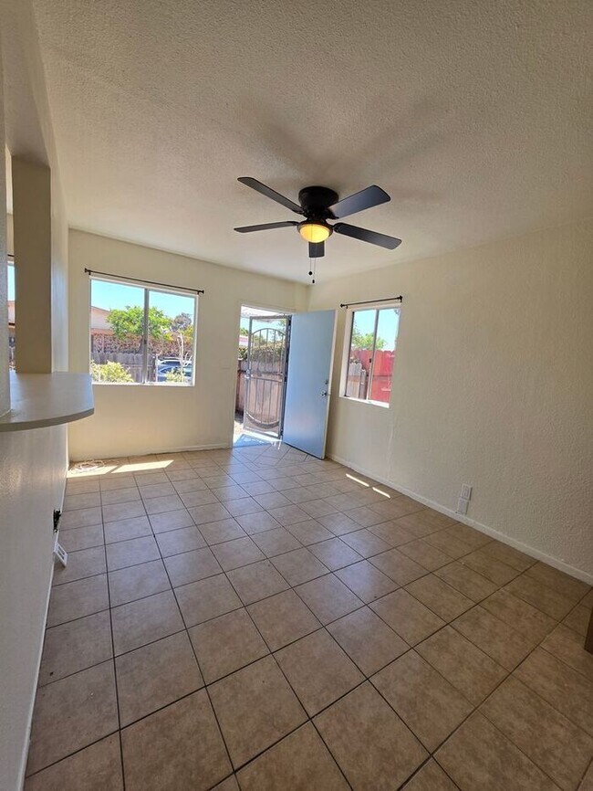 Building Photo - Charming duplex in Pacific Beach with private yard!