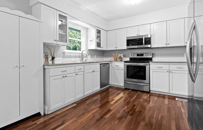 Building Photo - 2483 Shenandoah Dr