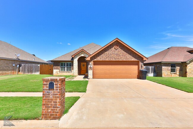 Building Photo - 3/2/2 in Butterfield Meadows!
