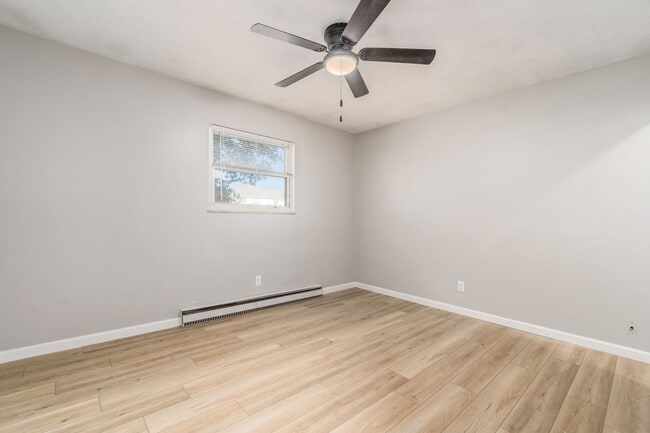 Building Photo - 721 Reinhard Ave