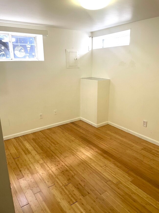 Building Photo - 38 Pebble Ln