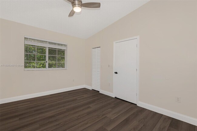 Building Photo - 3211 Sabal Palm Manor