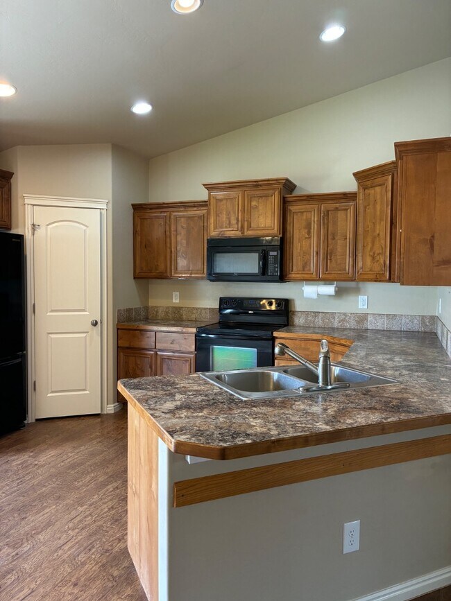 Building Photo - 234 Greenbrier Dr