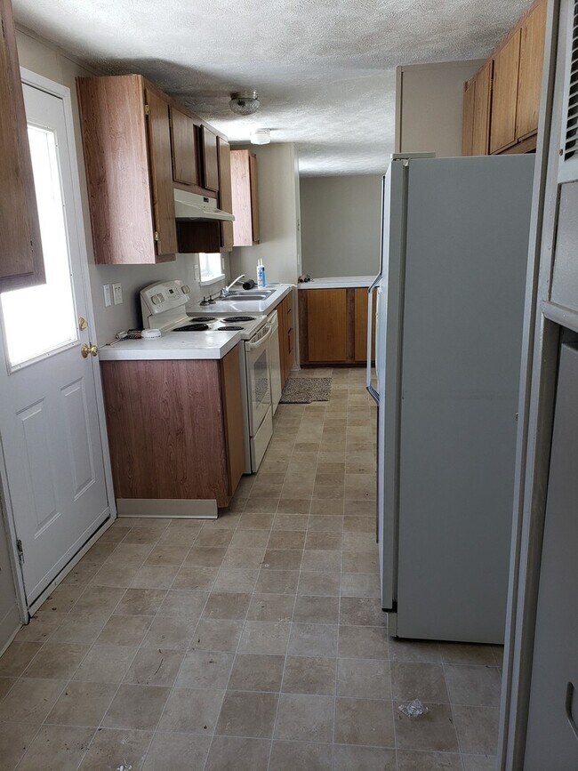 Building Photo - 3 Bed, 2 bath manufactured home in Egin!