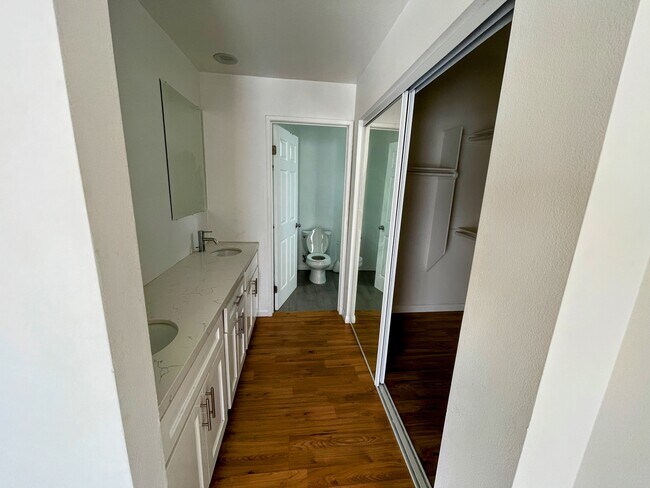 Building Photo - 1066 Everett Pl