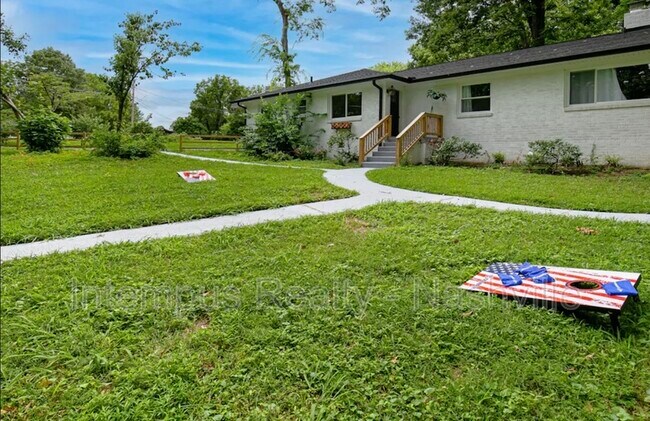 Building Photo - 840 Lemont Dr