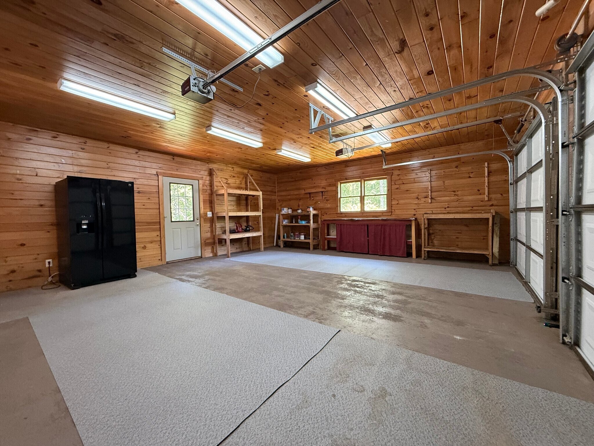 Building Photo - 303 Pine Ln