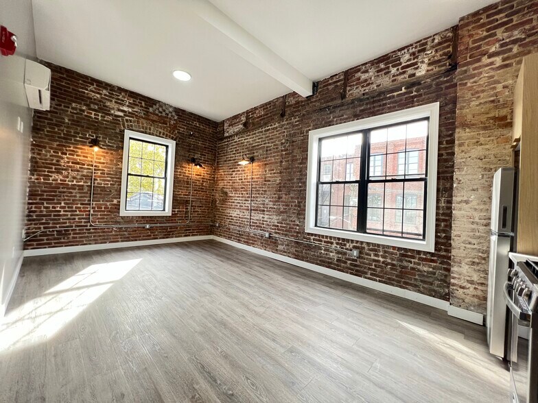 Building Photo - 72 Arlington Ave