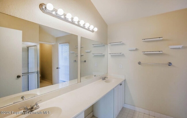 Building Photo - 1502 Overland Dr