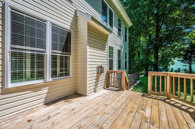 Building Photo - *Open House* 6/20 12-1 PM *