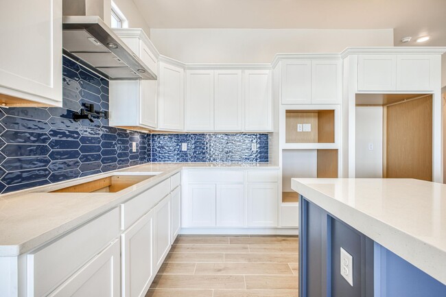 Building Photo - Beautiful East side House 4 bed-2.5 baths, part of The Overlook Casa Club that includes Swimming ...