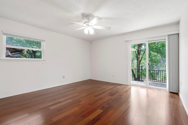 Building Photo - 2624 Barton Hills Dr