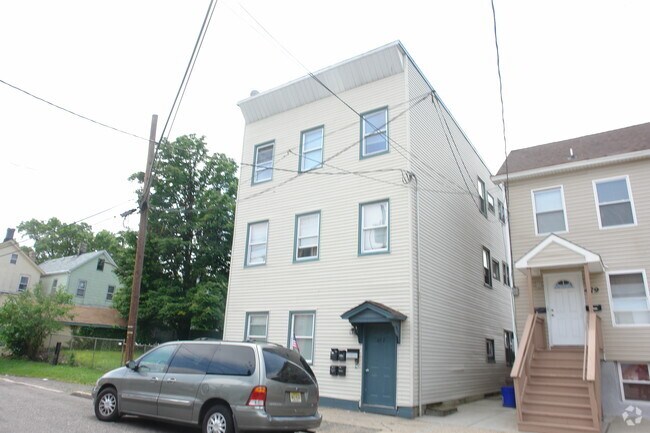 Primary Photo - 477 Miller St