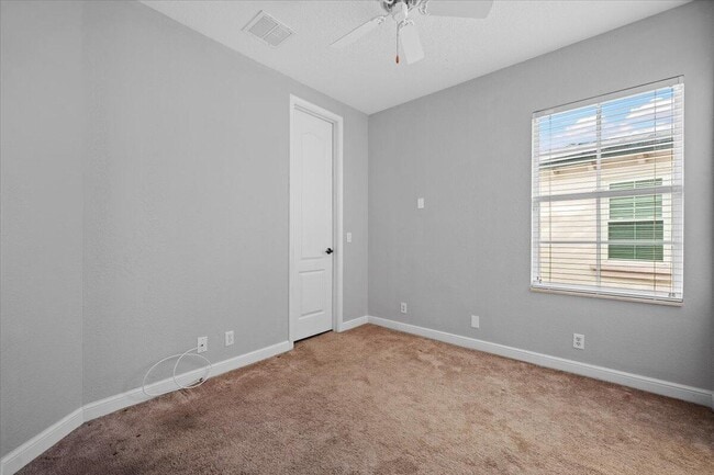 Building Photo - 647 Castle Dr