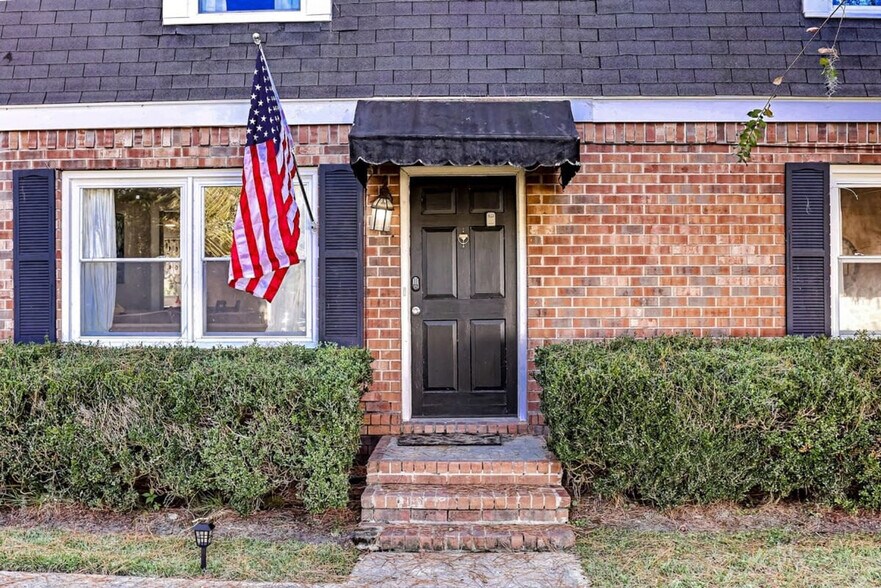 Building Photo - 407 Sandhill Rd