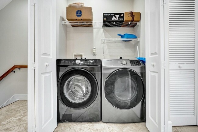 Building Photo - 1252 Piazza Antinori