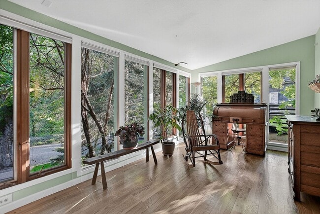 Building Photo - Quintessential Boulder Cottage in Mapleton...