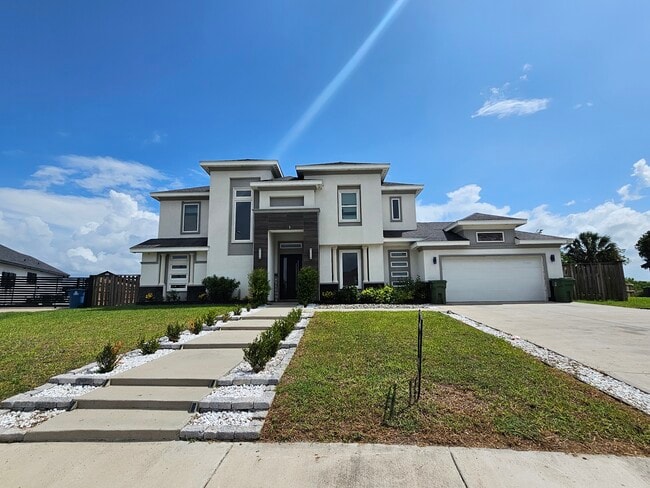 Building Photo - 2537 Los Portales