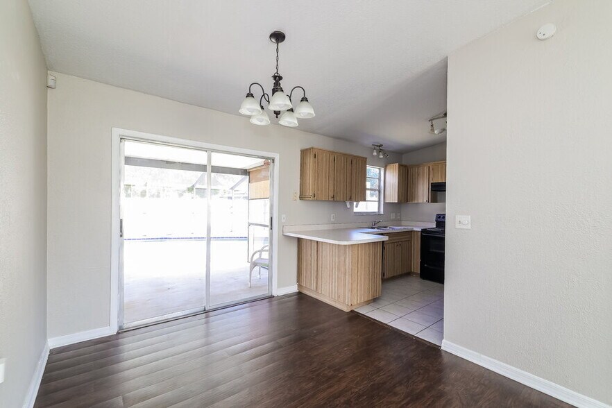 Building Photo - 648 Caribou Ct