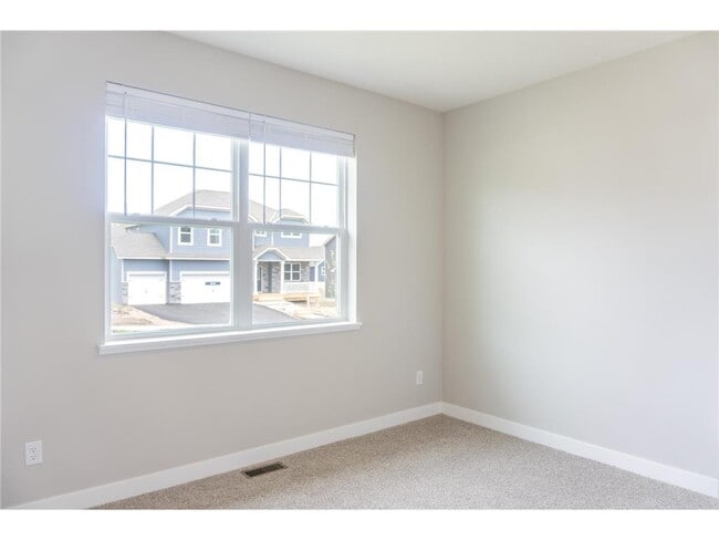 Building Photo - 717 Winterberry Ln