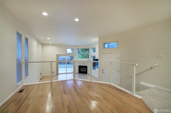 Building Photo - 3Bd/2.5Ba Seattle Home