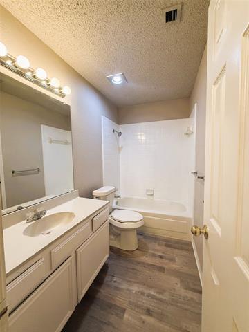 Building Photo - 812 Twin Creek Dr