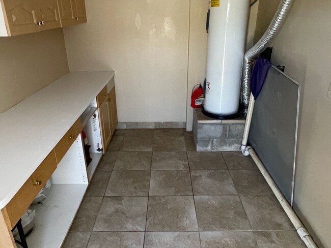 Building Photo - Cozy 3-Bedroom Home on a Corner Lot in Hol...