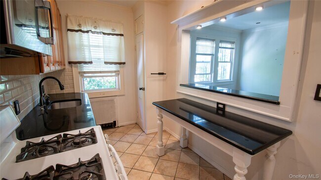 Building Photo - 840 W Seaman Ave