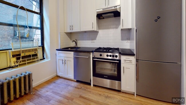Building Photo - 419 E 73rd St