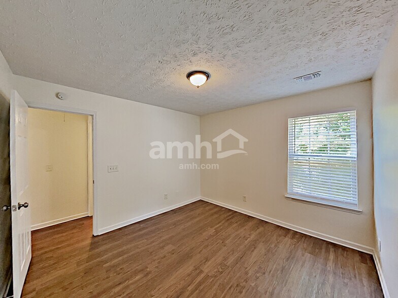 Building Photo - 78 Red Maple Way