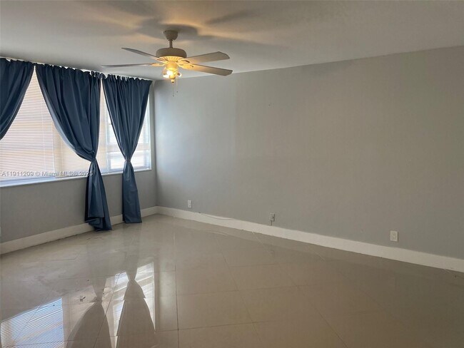 Building Photo - 1825 S Ocean Dr