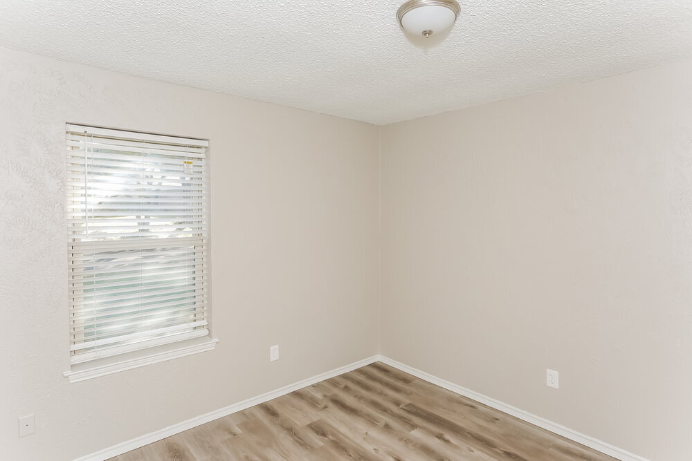 Building Photo - 6004 Cool Springs Dr