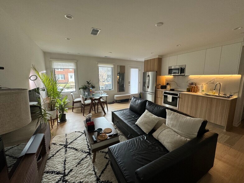 Building Photo - 2216 40th Pl NW