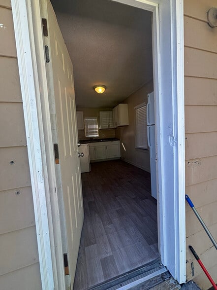 Building Photo - 207 Jackson St