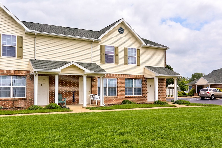 Building Photo - Laurel Terrace