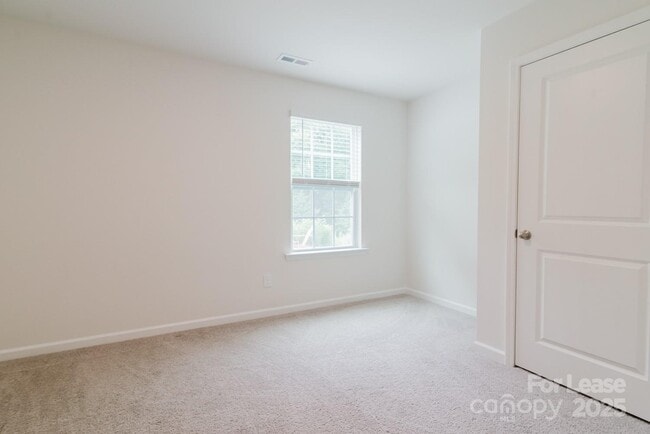 Building Photo - 2226 Redstone Dr