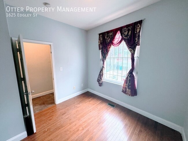 Building Photo - 1625 Edgley St