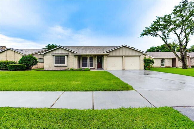Building Photo - 12207 Meadowdale Dr