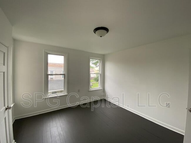 Building Photo - 632 S Second St