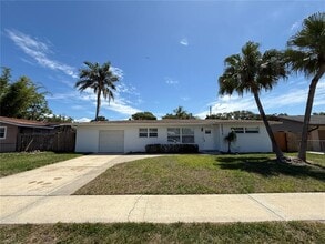 Building Photo - 15573 Bedford Cir E