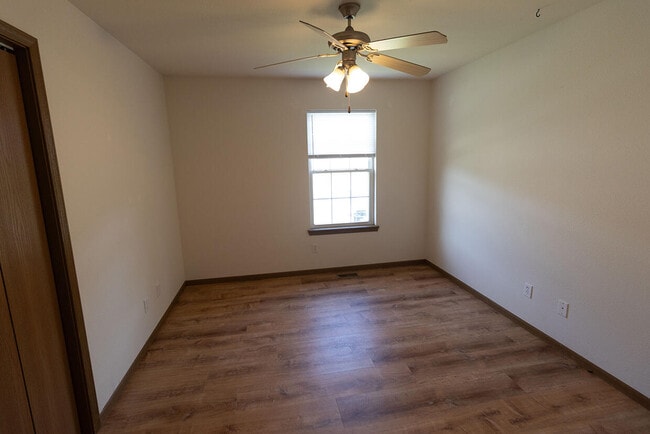 Building Photo - 5000 Derby Ridge Dr