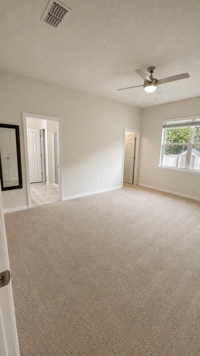 Building Photo - 2634 E Lake Pointe Dr