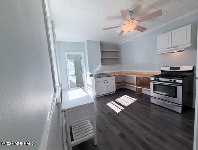 Building Photo - 861 Summit Ave