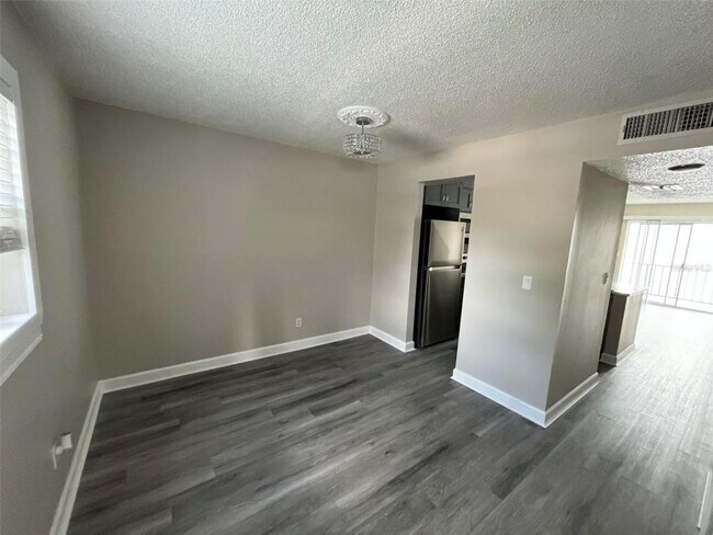 Building Photo - 705 Russell Ln