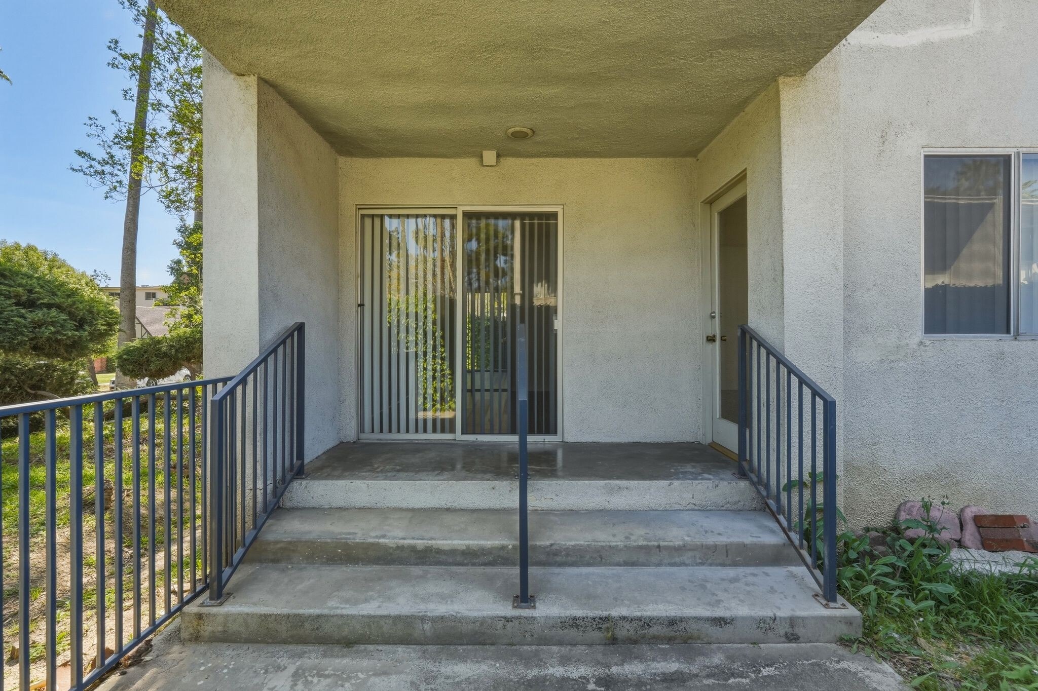 Building Photo - 497 S El Molino Ave