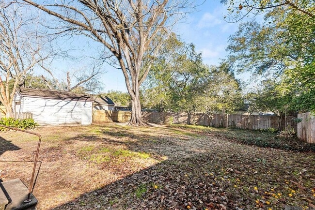 Building Photo - 4621 Sweetbriar St