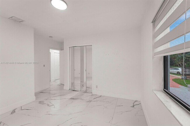 Building Photo - 8210 SW 29th St