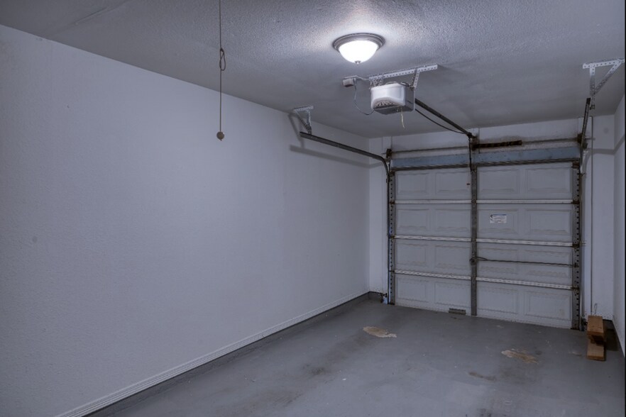 Garage - 6053 Blanco River St
